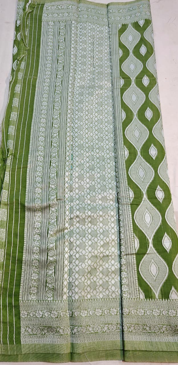elegant green cotton saree with intricate woven patterns
