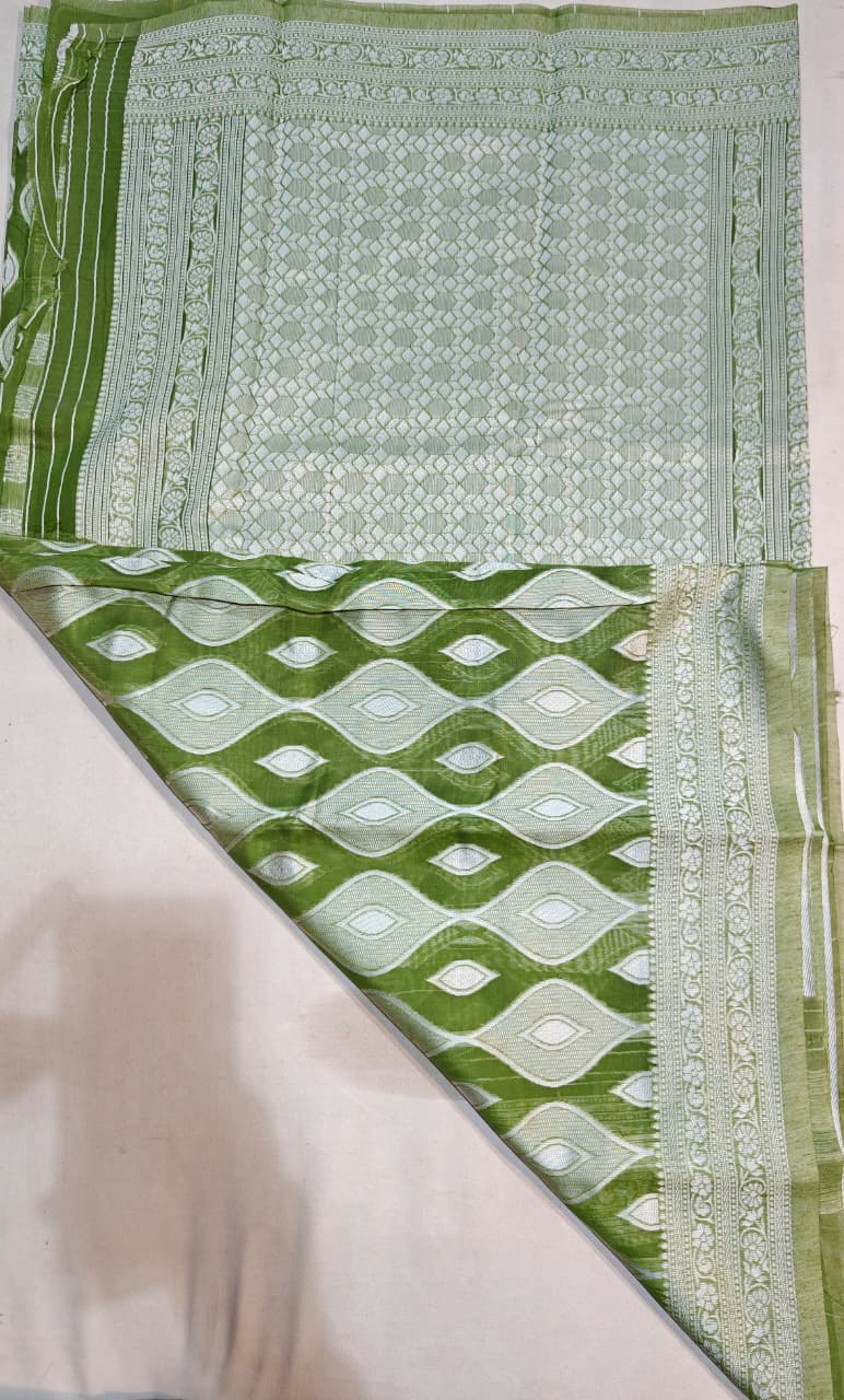 elegant green cotton saree with intricate woven patterns