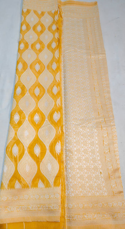 Elegant Mustard Yellow Handloom Cotton Saree with Intricate White Pattern